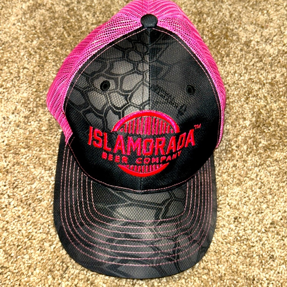 PREOWNED WELL CARED FOR ISLAMORADA BEER CO RICHARDSON 112 MESH TRUCKER SNAPBACK